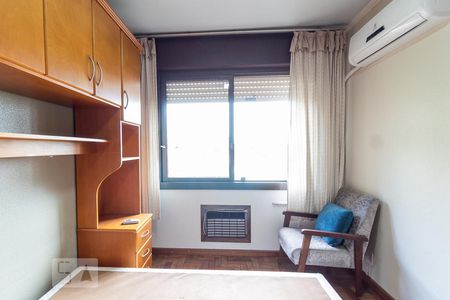 Dormitório de apartamento à venda com 1 quarto, 50m² em Vila Ipiranga, Porto Alegre