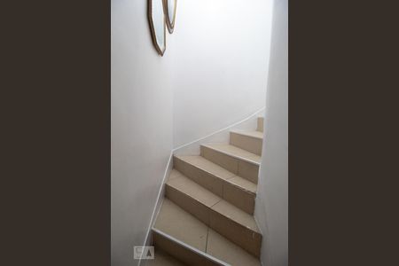 Escadas de casa à venda com 3 quartos, 109m² em Penha de França, São Paulo