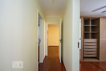 Corredor de apartamento para alugar com 2 quartos, 76m² em Petrópolis, Porto Alegre