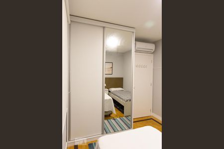 Quarto 1 de apartamento para alugar com 2 quartos, 78m² em Bom Fim, Porto Alegre