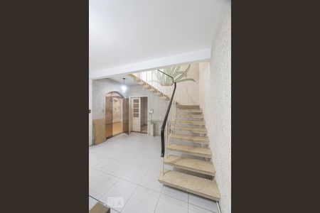 Escada de casa de condomínio para alugar com 5 quartos, 300m² em Mooca, São Paulo