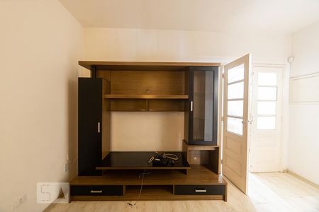 Sala de TV de casa de condomínio para alugar com 5 quartos, 300m² em Mooca, São Paulo