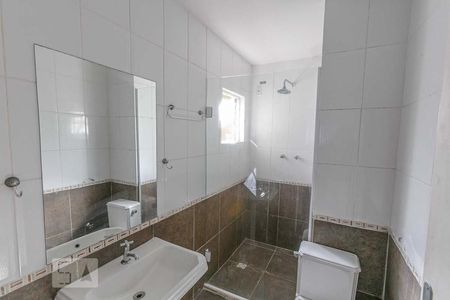 Banheiro de casa para alugar com 1 quarto, 35m² em Vila Nova, Porto Alegre