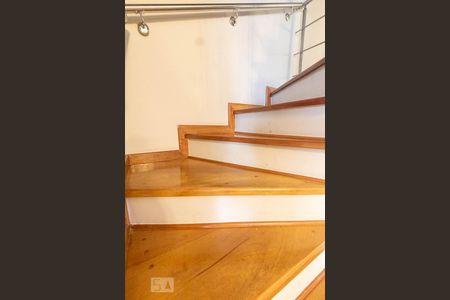 Escada de casa de condomínio à venda com 3 quartos, 122m² em Vila Scarpelli, Santo André