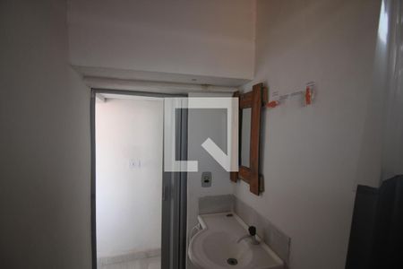 Banheiro de casa para alugar com 1 quarto, 29m² em Vila Arriete, São Paulo