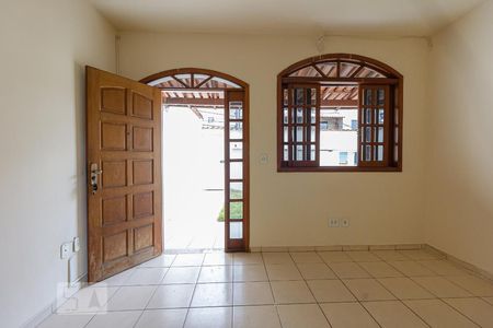 Sala de casa para alugar com 3 quartos, 85m² em São João Batista (venda Nova), Belo Horizonte
