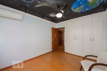 Quarto 1 de apartamento para alugar com 3 quartos, 136m² em Petrópolis, Porto Alegre