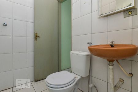 Banheiro de casa para alugar com 1 quarto, 58m² em Barra Funda, São Paulo