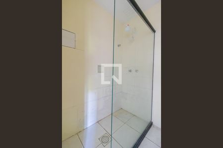 Banheiro de kitnet/studio para alugar com 1 quarto, 30m² em Santa Tereza, Porto Alegre