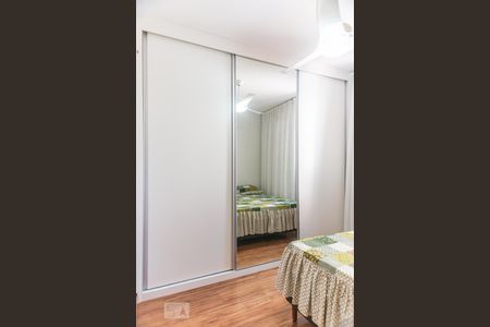 Armário da suíte de apartamento para alugar com 3 quartos, 77m² em Cinquentenário, Belo Horizonte