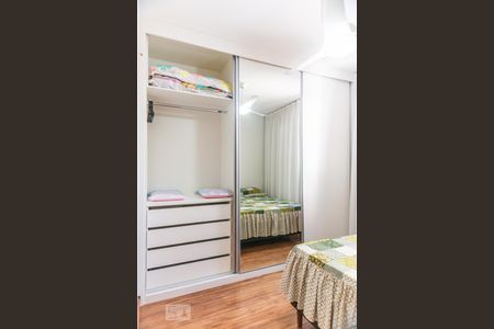 Armário da suíte de apartamento para alugar com 3 quartos, 77m² em Cinquentenário, Belo Horizonte
