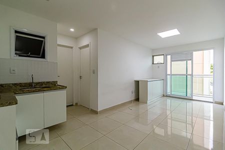 Sala/Cozinha de apartamento para alugar com 1 quarto, 38m² em Taquara, Rio de Janeiro