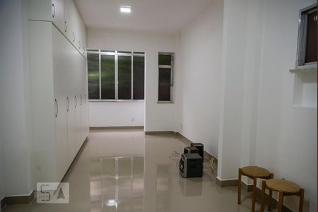 Sala/Quarto de kitnet/studio para alugar com 1 quarto, 36m² em Copacabana, Rio de Janeiro