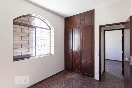 Quarto 1 de apartamento à venda com 2 quartos, 150m² em Sagrada Família, Belo Horizonte