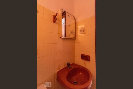 Banheiro de casa para alugar com 1 quarto, 80m² em São Geraldo, Belo Horizonte