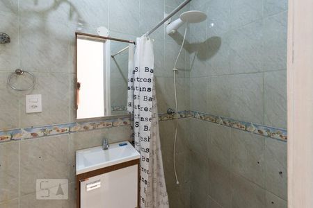 Banheiro de kitnet/studio para alugar com 1 quarto, 22m² em Tijuca, Rio de Janeiro