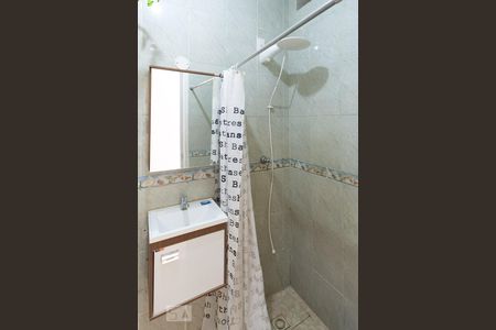 Banheiro de kitnet/studio para alugar com 1 quarto, 22m² em Tijuca, Rio de Janeiro