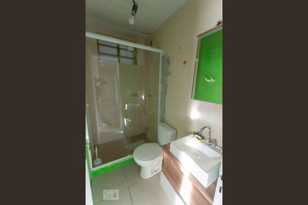 Banheiro de apartamento para alugar com 1 quarto, 38m² em Azenha, Porto Alegre