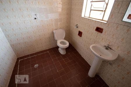 Banheiro de casa à venda com 1 quarto, 50m² em Vila Osasco, Osasco