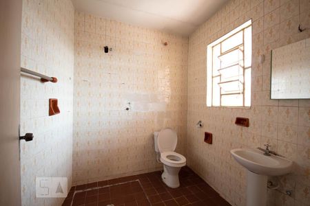 Banheiro de casa à venda com 1 quarto, 50m² em Vila Osasco, Osasco