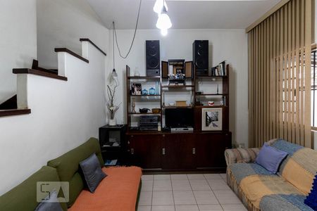 Sala de casa para alugar com 2 quartos, 128m² em Vila Nova Conceição, São Paulo