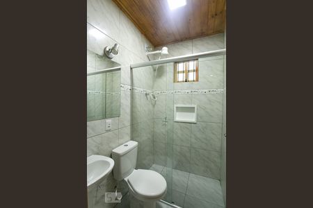 Banheiro de casa para alugar com 2 quartos, 54m² em Vila Nova, Porto Alegre