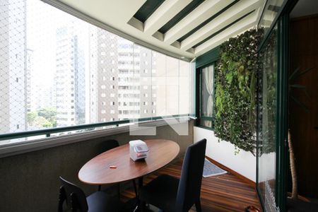 Varanda de apartamento para alugar com 4 quartos, 121m² em Moema, São Paulo