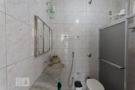 Banheiro de apartamento para alugar com 1 quarto, 44m² em Benfica, Rio de Janeiro