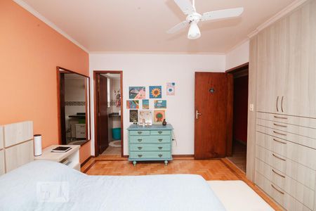 Dormitório de casa à venda com 6 quartos, 550m² em Menino Deus, Porto Alegre