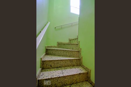 Escada de casa para alugar com 3 quartos, 147m² em Vila Silvestre, Santo André