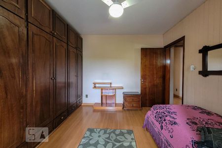 Quarto de apartamento para alugar com 2 quartos, 80m² em Medianeira, Porto Alegre