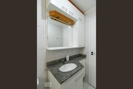 Banheiro comum de apartamento à venda com 3 quartos, 82m² em Jardim do Lago, Campinas