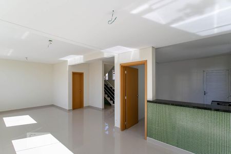 Sala de casa de condomínio para alugar com 4 quartos, 140m² em Garças, Belo Horizonte