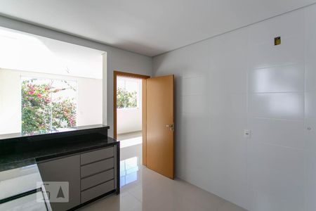 Cozinha de casa de condomínio para alugar com 4 quartos, 140m² em Garças, Belo Horizonte