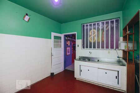 Detalhe cozinha de casa à venda com 4 quartos, 200m² em Auxiliadora, Porto Alegre