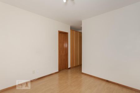 Suíte de apartamento para alugar com 3 quartos, 82m² em Jardim Itu Sabará, Porto Alegre