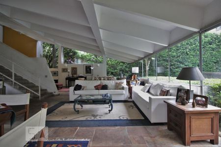Sala de casa à venda com 4 quartos, 250m² em Jardim Guedala, São Paulo