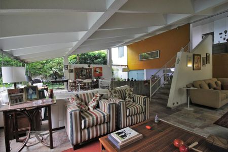 Sala  de casa à venda com 4 quartos, 250m² em Jardim Guedala, São Paulo