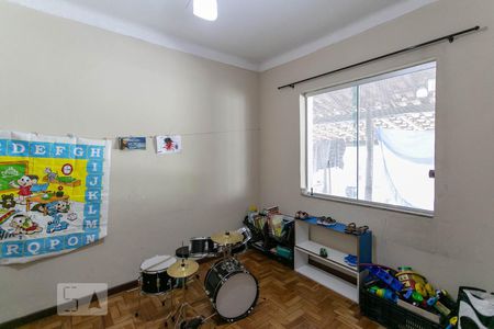 Quarto 1 de casa para alugar com 6 quartos, 260m² em Glória, Belo Horizonte