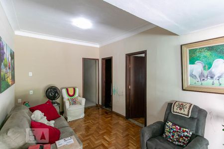 Sala de casa para alugar com 6 quartos, 260m² em Glória, Belo Horizonte