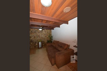Sala de casa para alugar com 3 quartos, 196m² em Vila Valqueire, Rio de Janeiro