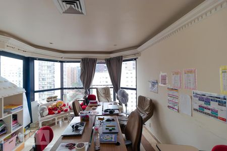 Sala de TV de apartamento para alugar com 4 quartos, 317m² em Cambuí, Campinas