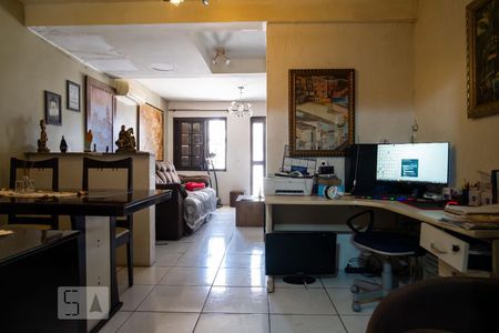 Sala de casa de condomínio à venda com 3 quartos, 104m² em Coronel Aparicio Borges, Porto Alegre