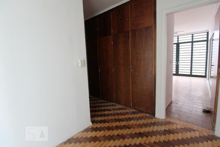 Roupeiro de casa para alugar com 4 quartos, 280m² em Nova Campinas, Campinas