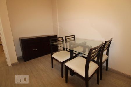 Sala de apartamento para alugar com 2 quartos, 75m² em Cambuí, Campinas