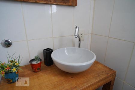 Banheiro de apartamento para alugar com 1 quarto, 40m² em Petrópolis, Porto Alegre