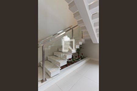 Escada da Sala de casa de condomínio à venda com 4 quartos, 300m² em Swiss Park, Campinas