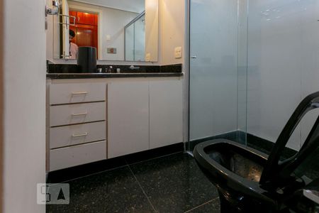 Banheiro de apartamento para alugar com 1 quarto, 42m² em Funcionários, Belo Horizonte
