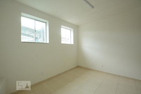 Sala de casa para alugar com 1 quarto, 20m² em Bonsucesso, Rio de Janeiro