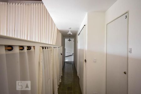 Corredor 1 de casa para alugar com 7 quartos, 421m² em Fazenda Morumbi, São Paulo